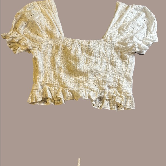 🔮 3/$15 Cropped Eyelet Shirt - Picture 2 of 3